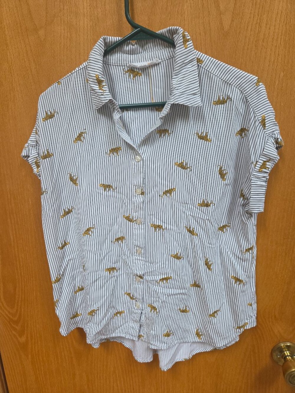 Jane and Delancey cap sleeve button down shirt with tiger prints